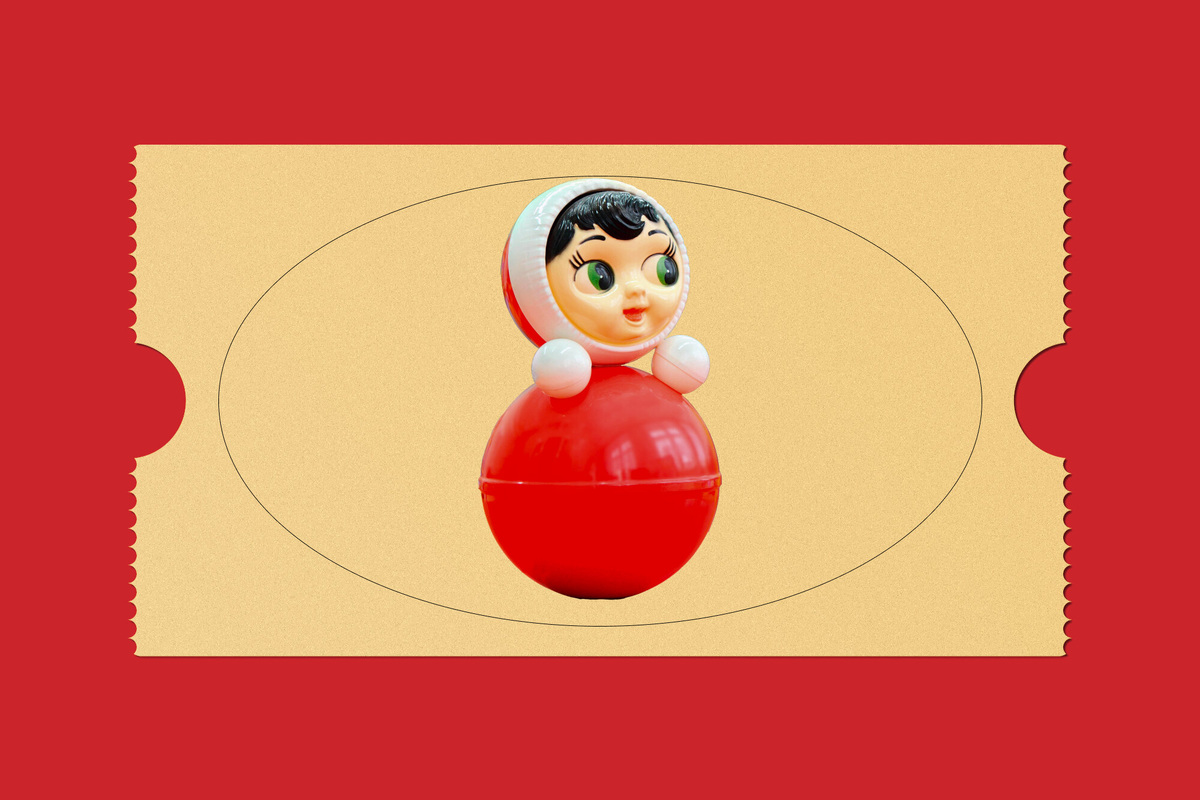     История одной вещи: как неваляшка развлекала детей и спасала от нищеты взрослых