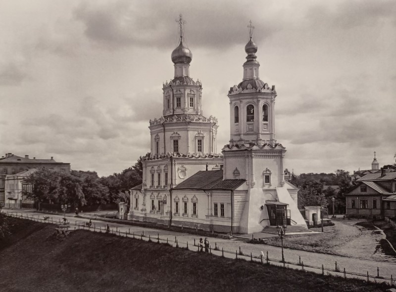 Церковь Георгия Победоносца. Фото сделано до 1916 года, поскольку за церковью еще нет дома Сироткина.