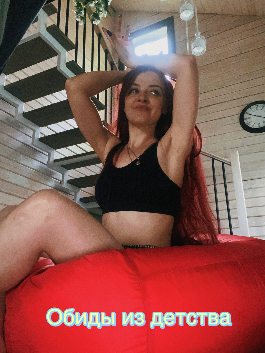 На фото я играю с друзьями и изображаю животное.  Отгадай какое)) 