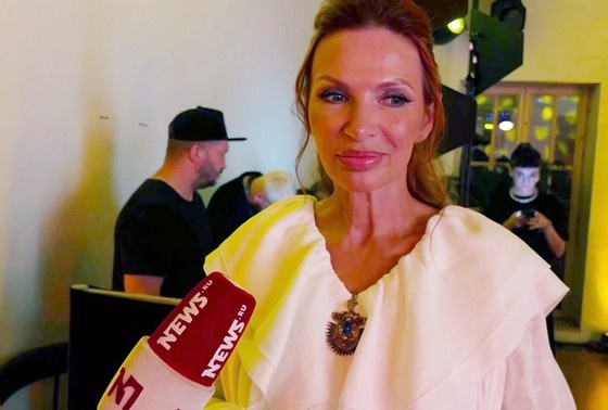    Эвелина Бледанс