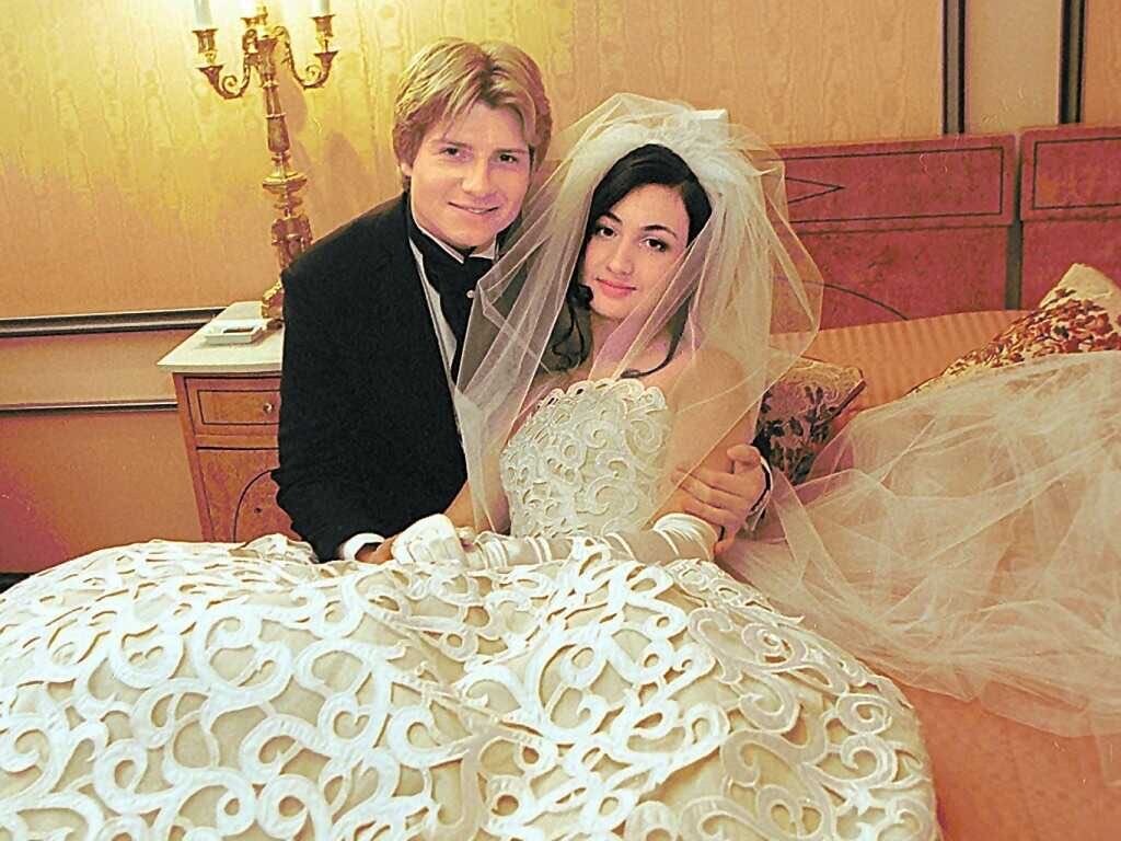 Второй муж украинец бросил ее и дочь, а родители сидят в тюрьме. На что живет на