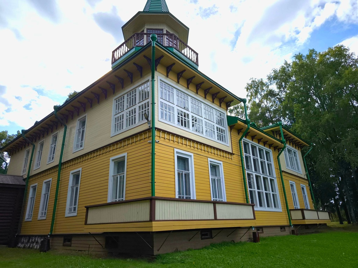 Дом художника, построен по его проекту