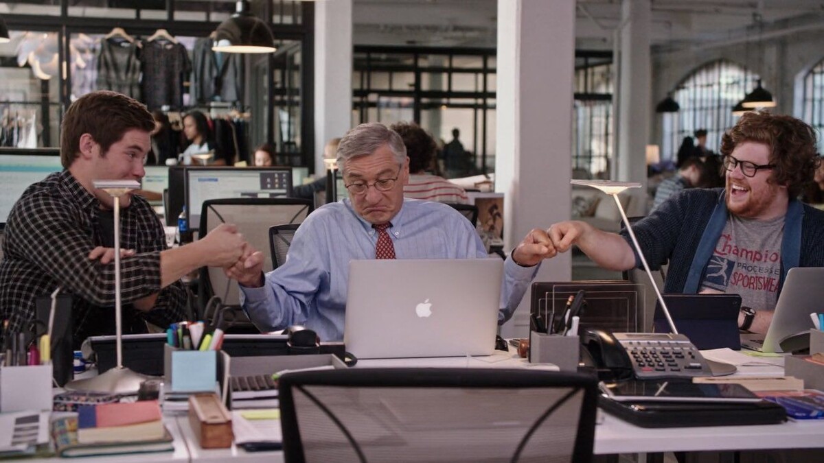 [Кадр из фильма] Стажёр (The Intern, 2015). Режиссёр: Нэнси Майерс