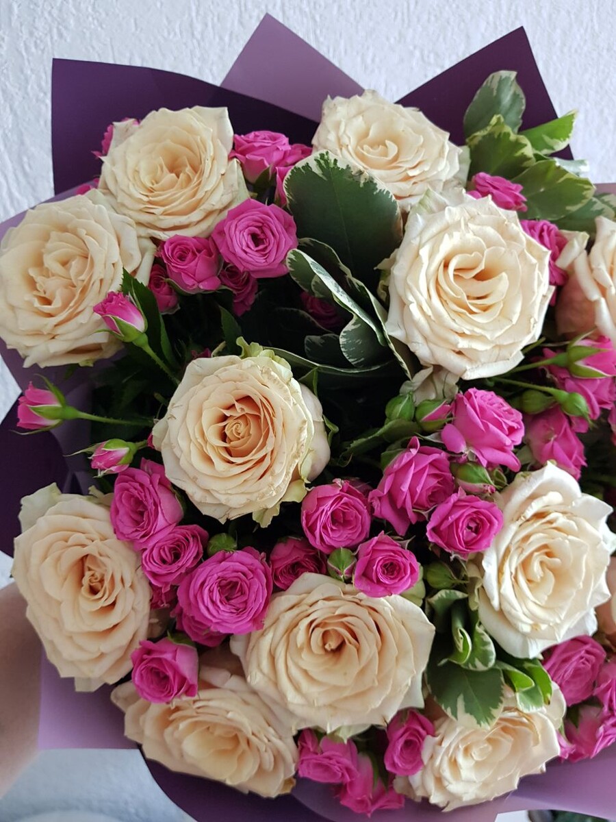 Это просто букет из моего личного архива. Для красоты.