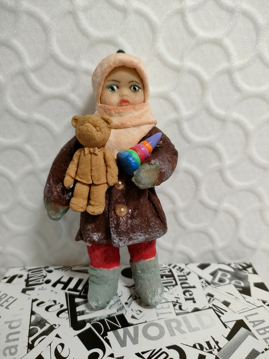 ДАША С ИГРУШКАМИ.  Игрушка из серии "Ватная сказка". Коллекция "Пасхальная Сказка".        Винтаж. Копия игрушек из ваты 50-60 годов. Выполнена из экологически чистого материала.  Вата, краски, глина, фарфор. Ручная работа. Артикул ПNVI-6432022 Производитель ПogarokNatali
