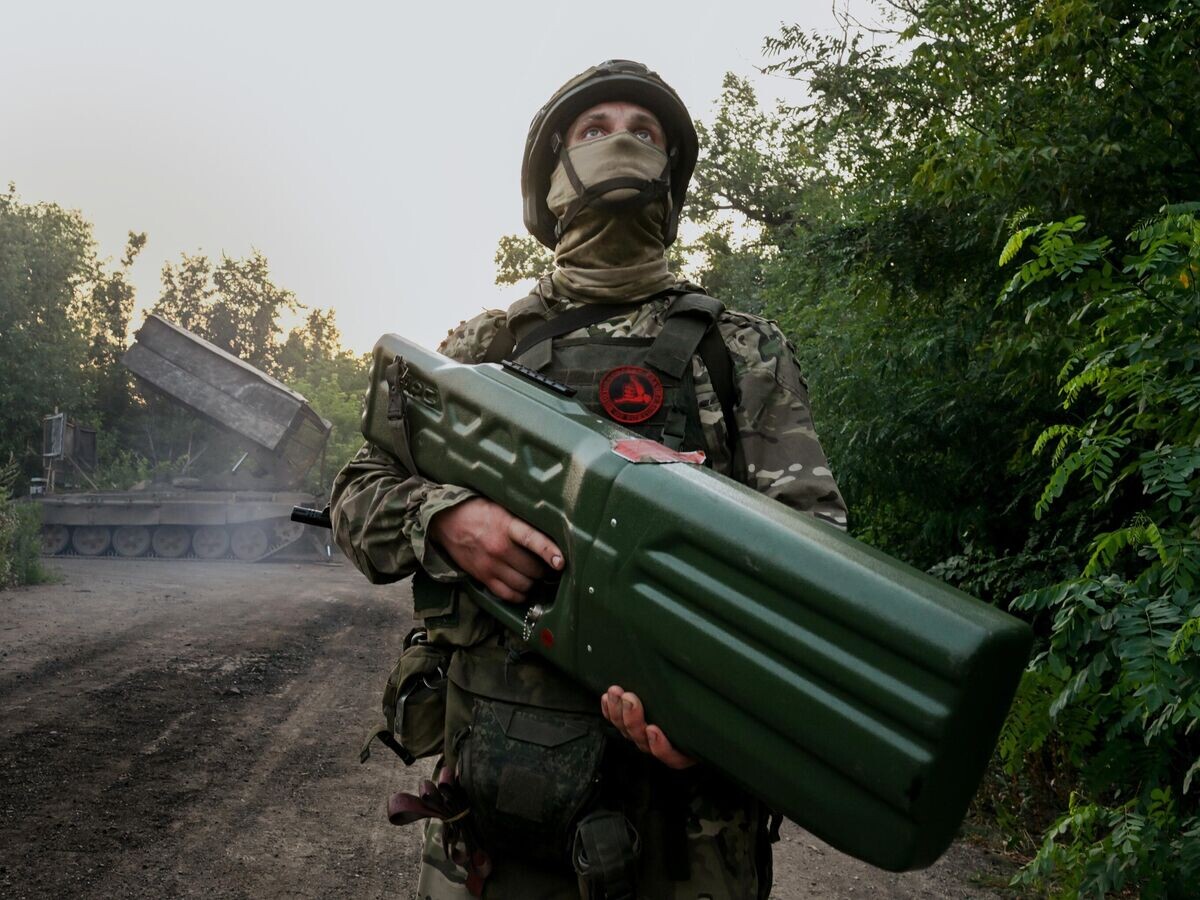    Российский военнослужащий с антидроновым ружьем© РИА Новости / Станислав Красильников