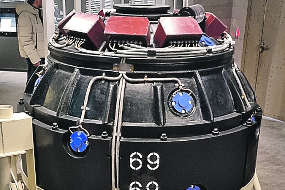    Макет первого атомного заряда, взорванного 75 лет назад. Его не сбрасывали с самолета, а смонтировали на башне в центре полигона. Экспонат павильона «Атом» на ВДНХ.