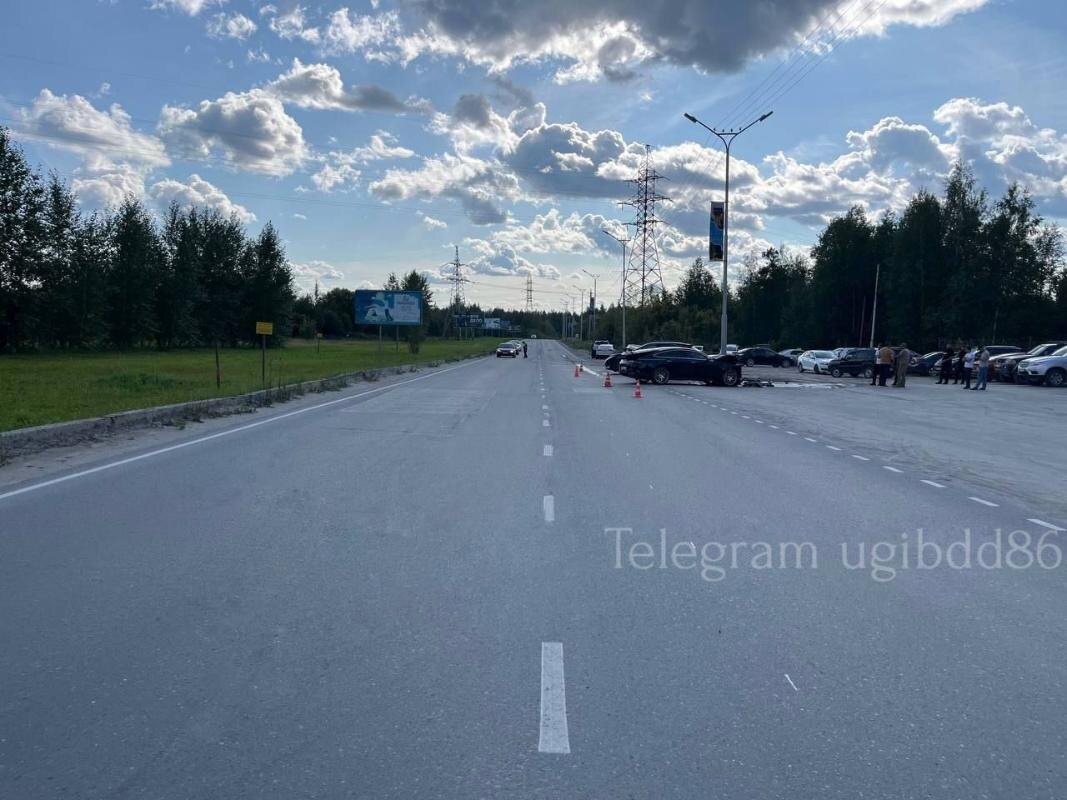    Lexus и Mersedes столкнулись в Пыть-Яхе, пострадали оба водителя