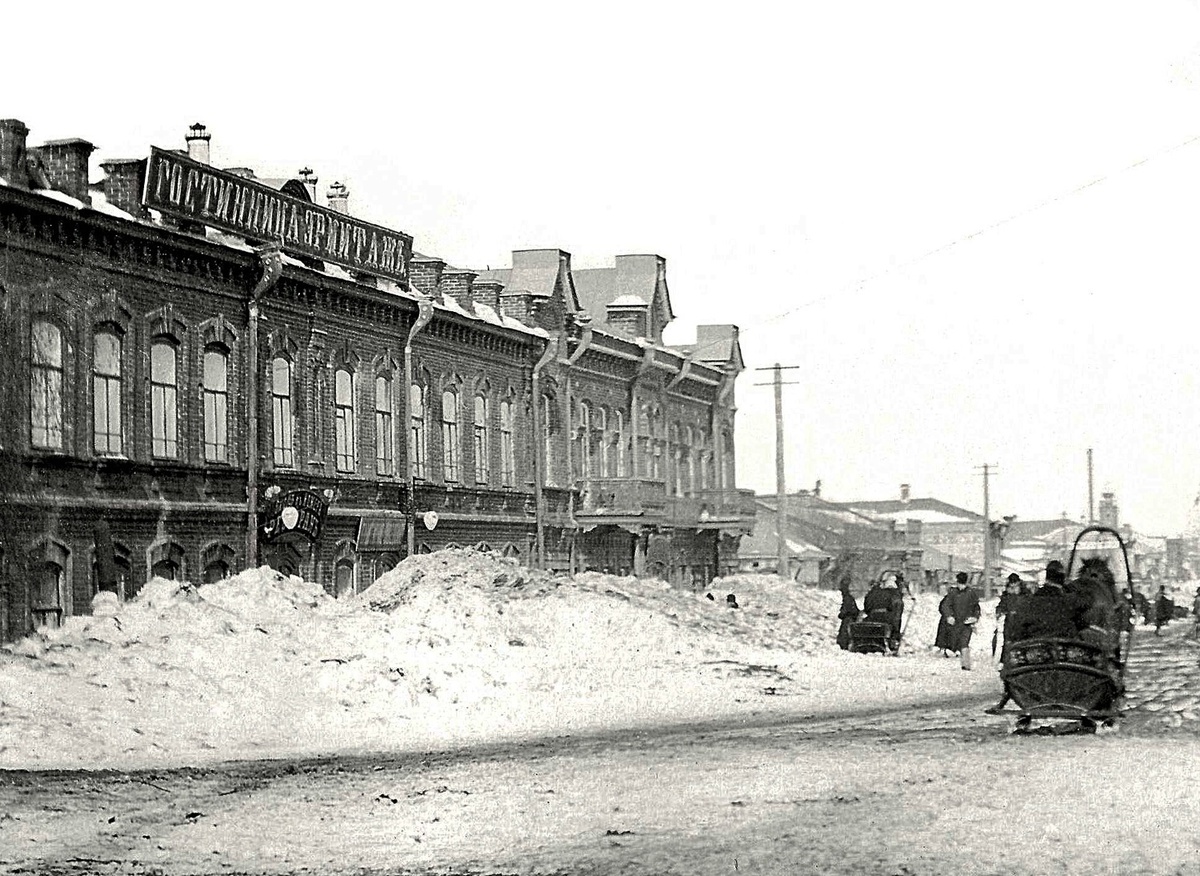 «Эрмитаж» на ул.Александровской, 13 (ныне – ул. К.Маркса).