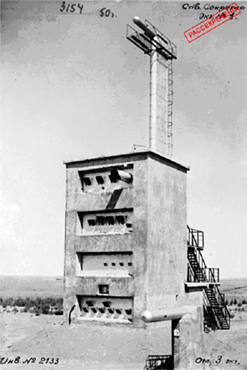    Бомба РДС-1 состояла из ядерного заряда, взрывного устройства и баллистического корпуса. При изготовлении ряда элементов её создатели опирались на американскую бомбу «Толстяк», но баллистический корпус и электронная начинка были полностью уникальными / ФГУП РФЯЦ-ВНИИЭФ