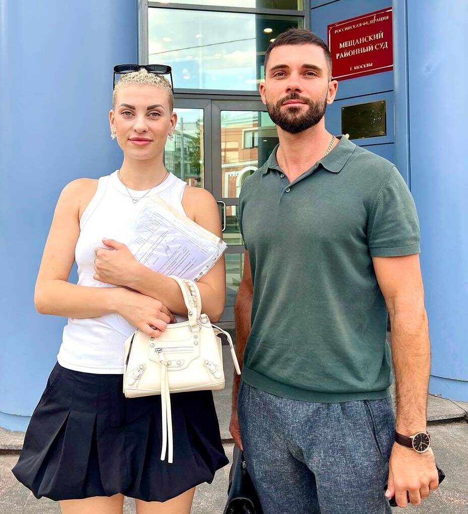    Настя Ермак и ее адвокат Александр БекировСоцсети Насти Ермак