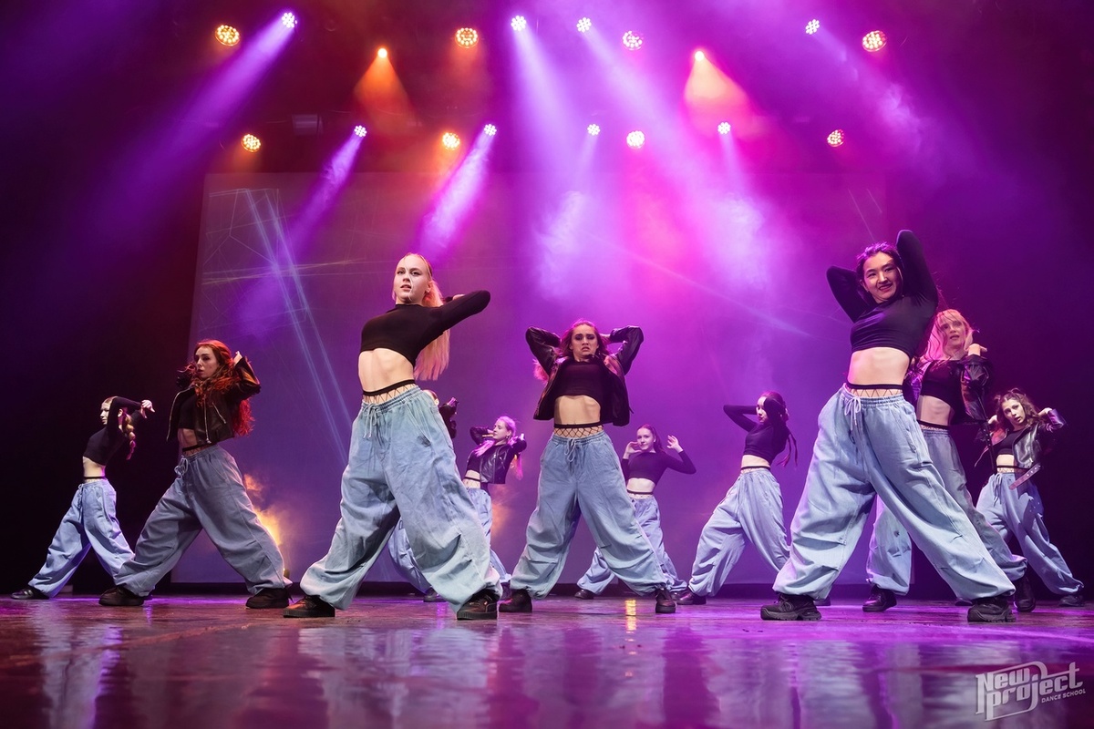 Выступление учеников школы танцев New project