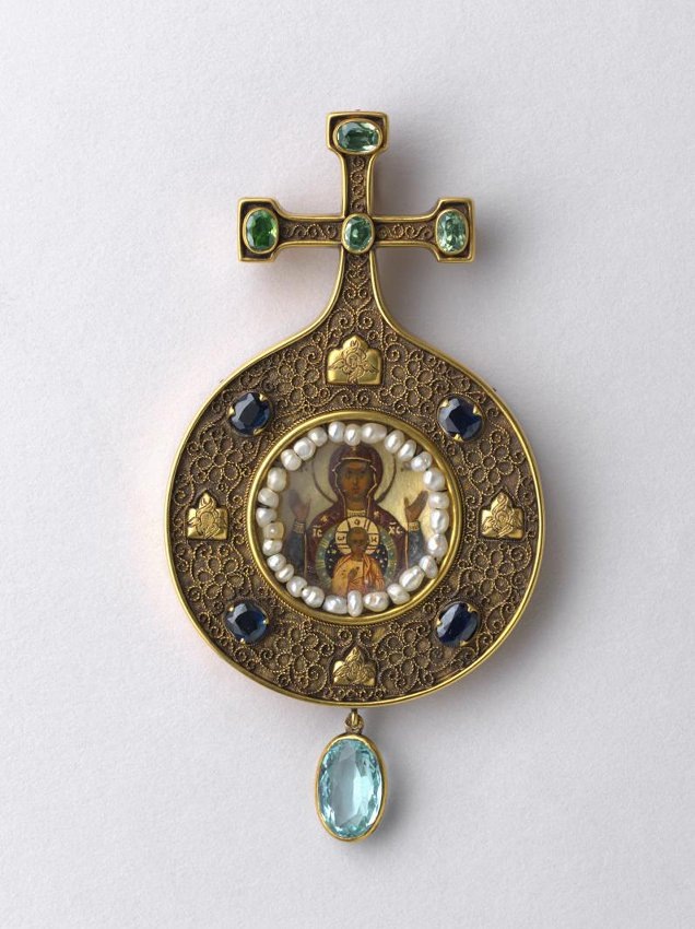 Панагия c образом «Богоматерь Знамение». Россия, Москва,Товарищество «П.И. Оловянишникова сыновей», 1908-1917. Размеры: 11,1 х 5,7 см (панагия); длина: 76,5 см (тесьма).