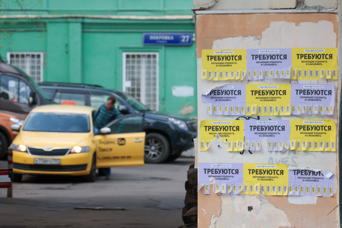 Дефицит работников - вот на что ссылаются власти, приглашая мигрантов в такси. Belkin Alexey/news.ru 