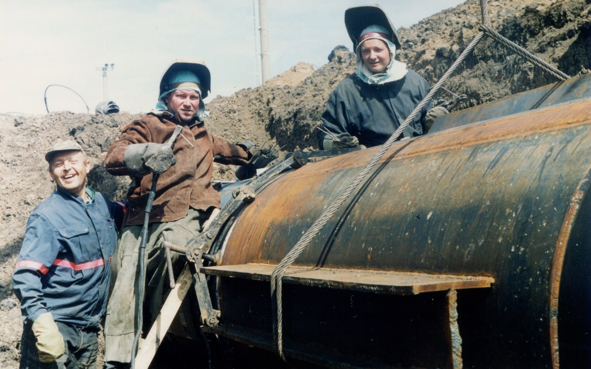 Сварка газопровода, работают специалисты РУМГа. / ФОТО из архива редакции