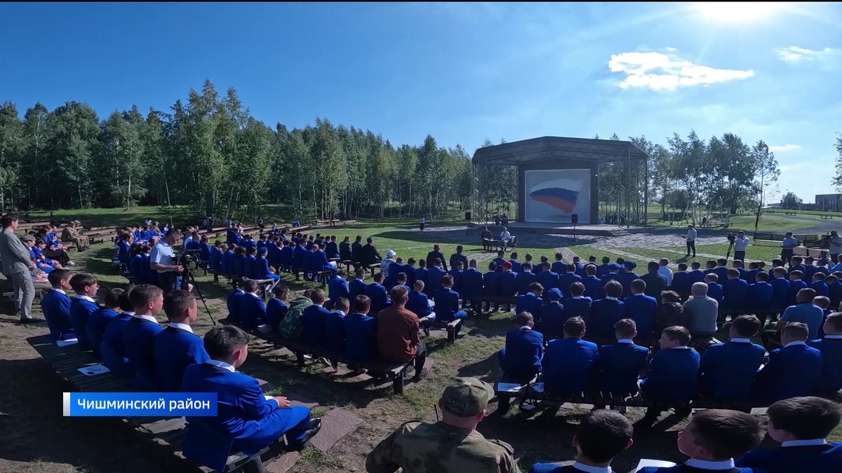    В парке "Патриот" Глава Башкирии Радий Хабиров встретился с обучающимися "Шаймуратовских классов"