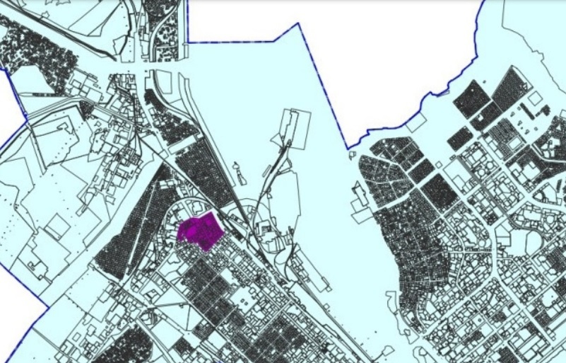 Зона исторической застройки выделена на плане города малиновым пятном