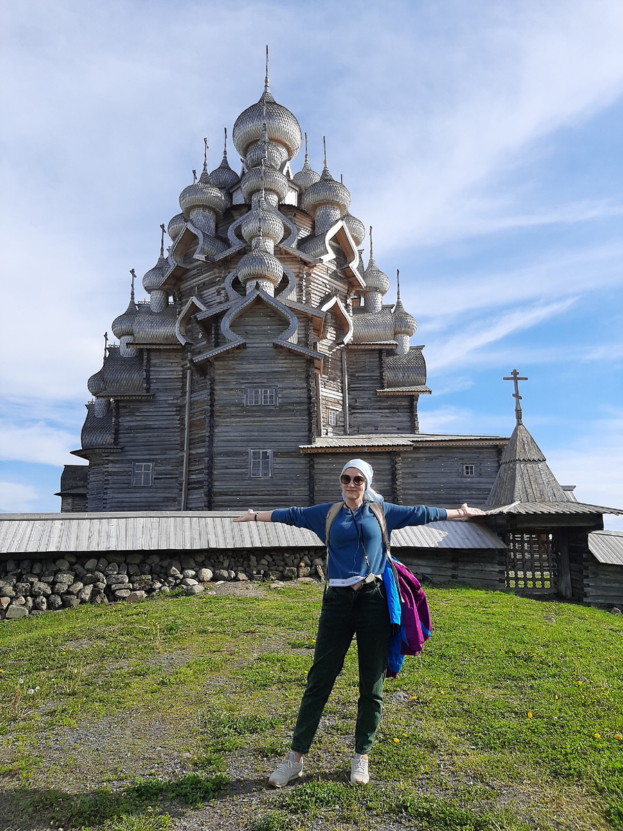 Это творение невозможно описать словами...купола дощечка к дощечке, невероятно...Листайте галерею