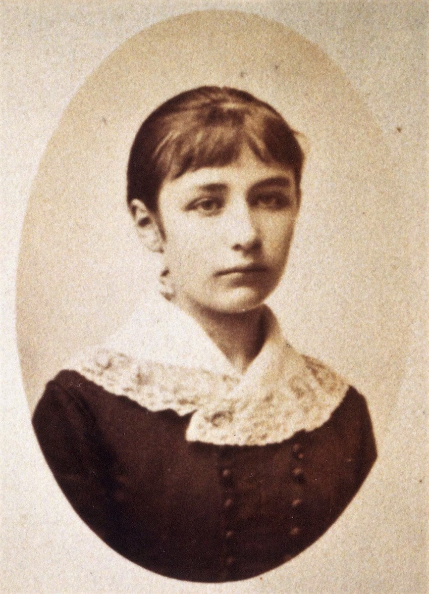 Камилла Клодель родилась на севере Франции в Фер-ан-Тарденуа 8 декабря 1864 года