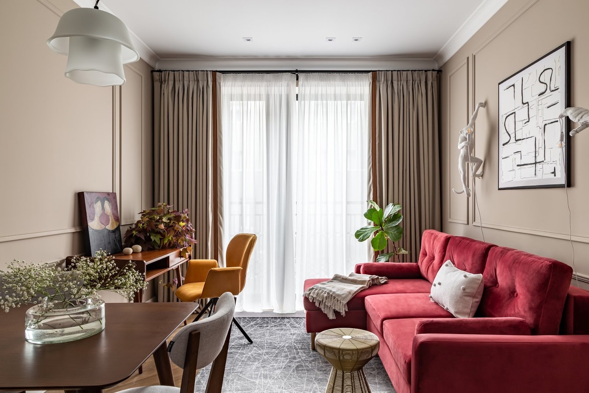 На фото: интерьер кухни-гостиной в квартире 40 кв.м в г. Москве. В кадре диван угловой Динс от divan.ru. Дизайнер: Анастасия Федоровская (@anfedo.design); стилист: Катя Шаповалова (@katya.shapovalo); фотограф: Женя Муравьева (@zhenya_muravyeva)
