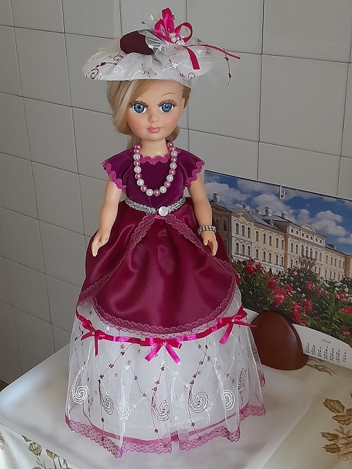 "В вихре падающих звёзд. Рубиновая комета" - летнее бальное платье для куклы Анастасии. Август, 2024.