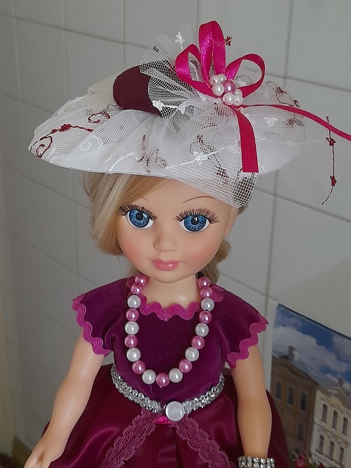 "В вихре падающих звёзд. Рубиновая комета" - летнее бальное платье для куклы Анастасии. Август, 2024.