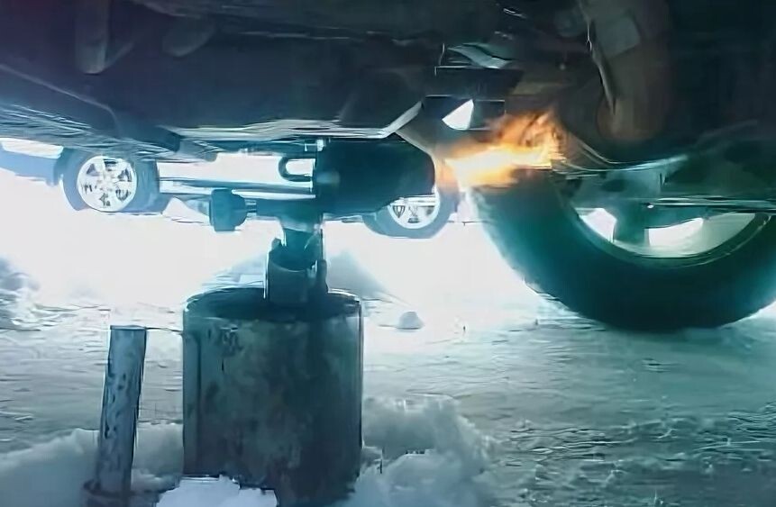 Советским автолюбителям такой способ пуска мотора был хорошо знаком