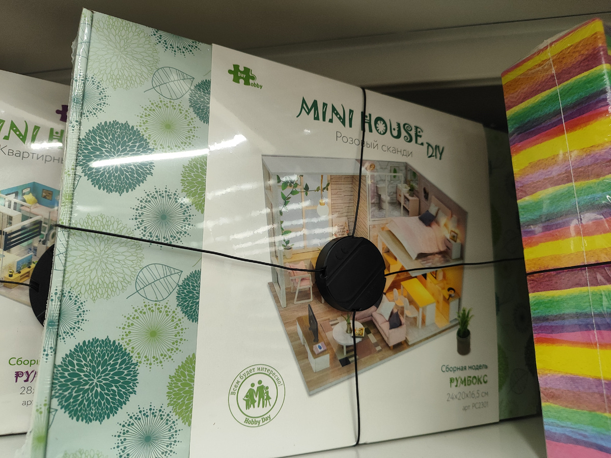 Ассортимент магазина "Леонардо". Фото автора.