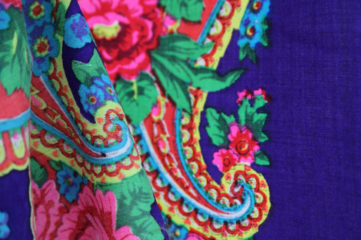 Платок начала 80-х годов XX века, размер 91 см. Ручная набойка. СССР.