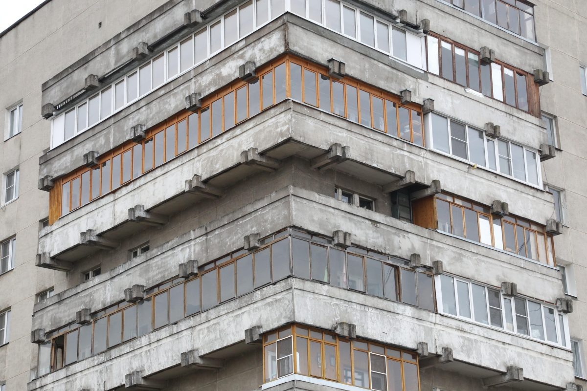    Собственникам категорически запрещено размещать на балконах и лоджиях тяжёлые вещи.