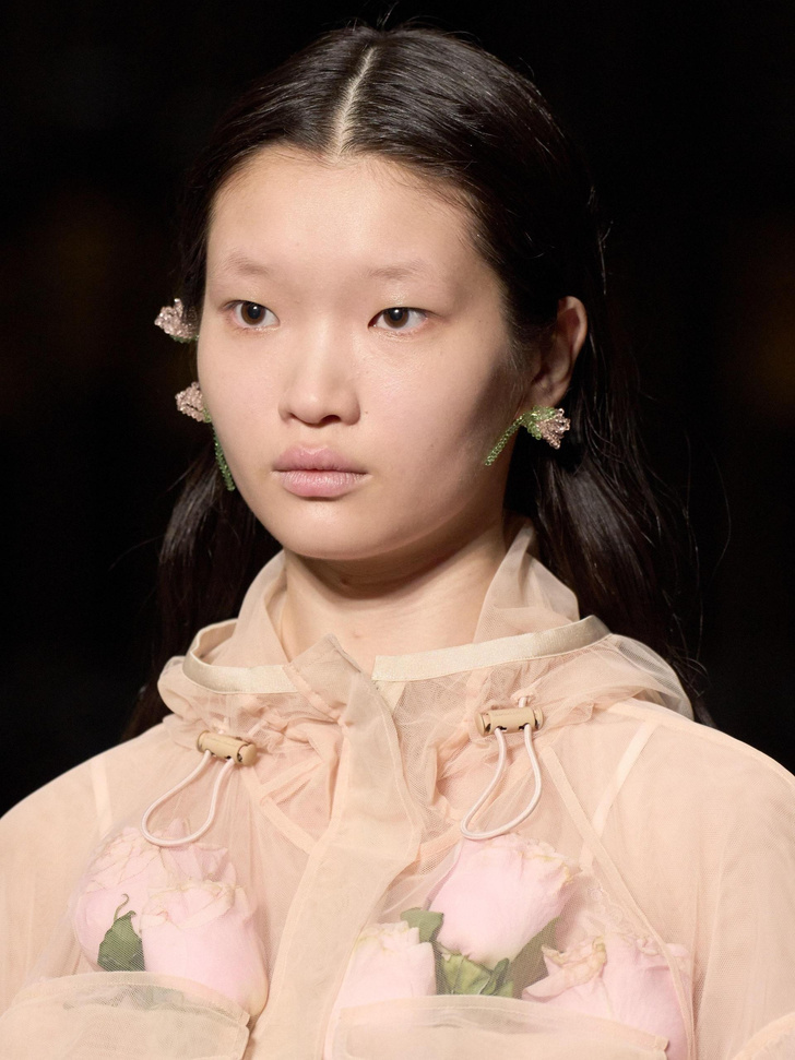                                 Simone Rocha