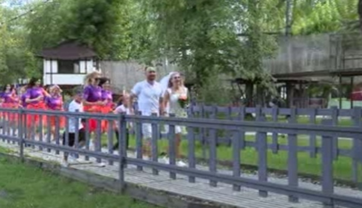    Жизнь продолжается, и в органах ЗАГС Курской области рождаются новые семьи