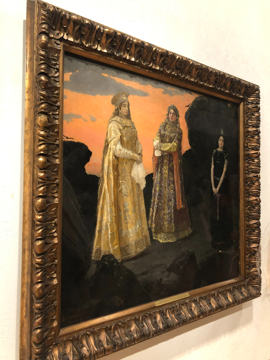 Виктор Михайлович Васнецов, Три царевны подземного царства, 1879, 152.7×165.2 см, холст, масло, Государственная Третьяковская галерея, Москва
Метафора богатств, добываемых в недрах Донецкой земли - золота, драгоценных камней и угля.