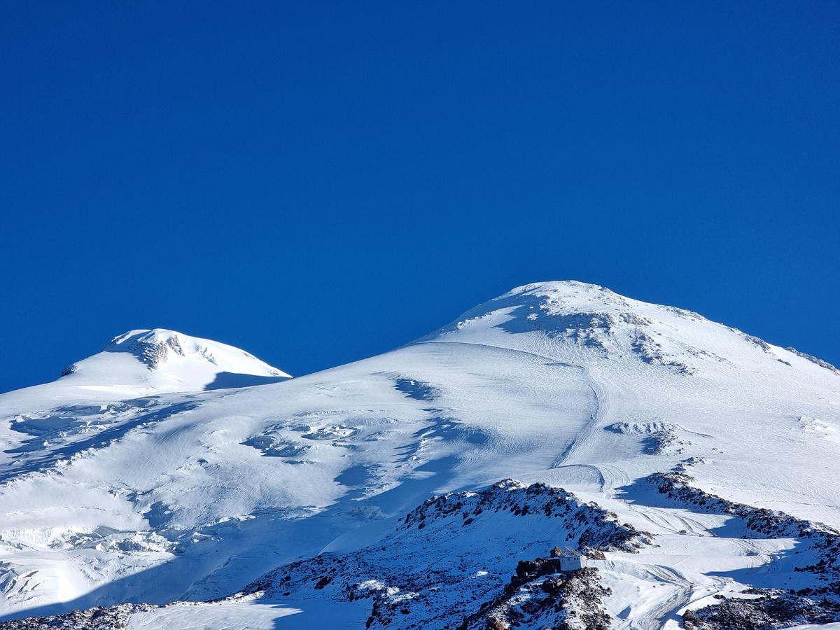 Два пика Эльбруса