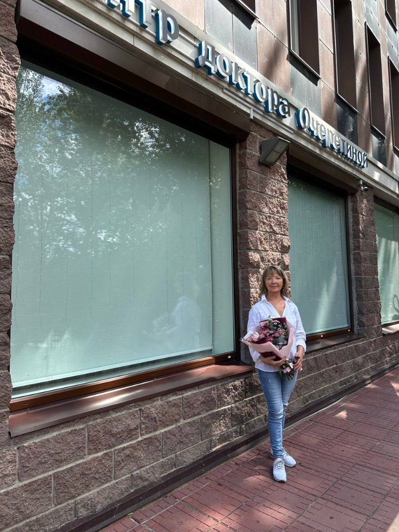 Очеретина Ирина Геннадьевна - травматолог-ортопед, миотерапевт, кандидат медицинских наук со стажем работы в здравоохранении более 35 лет. Автор метода лечения позвоночника без операций 