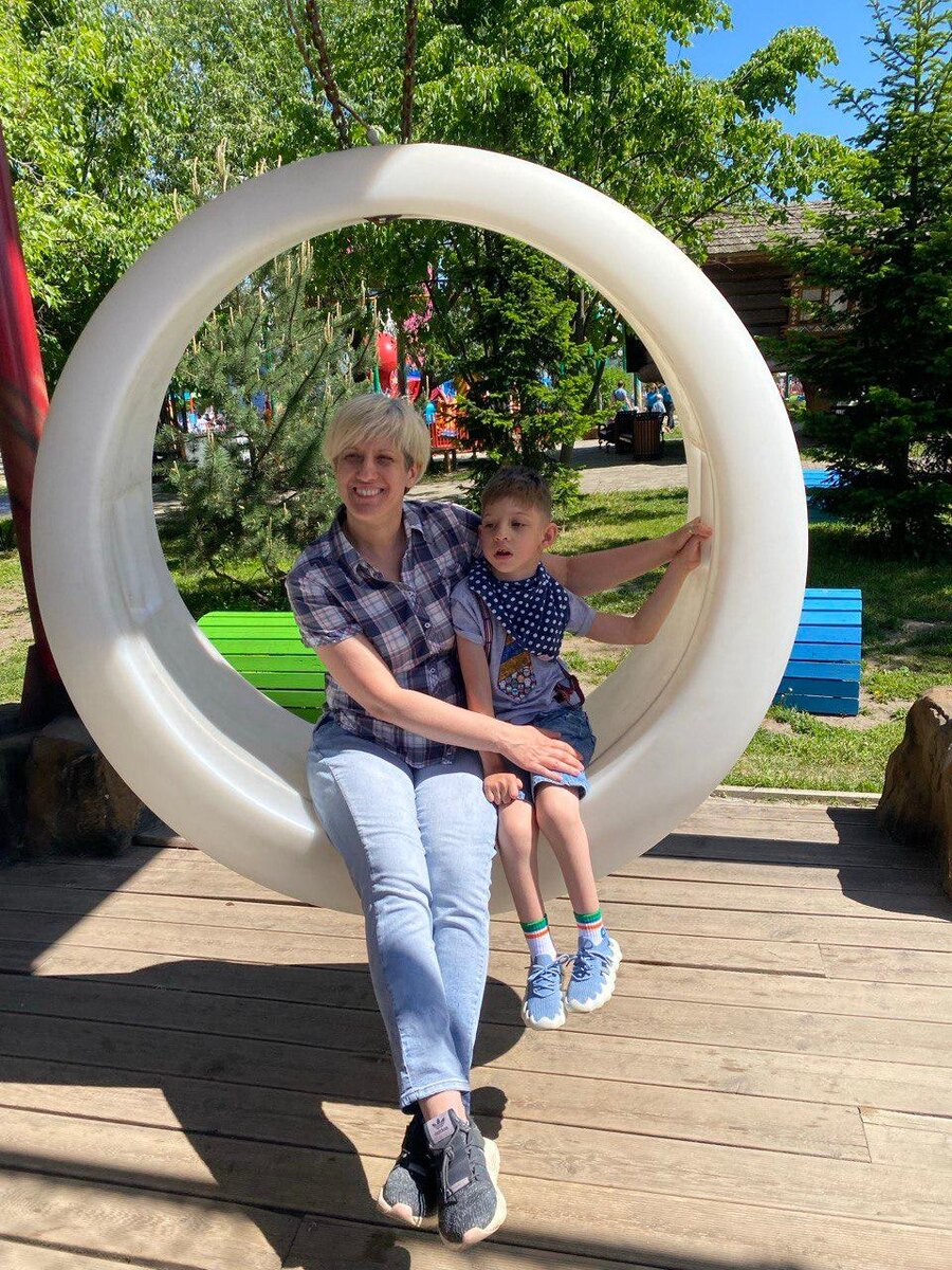 Ольга и Саша Николаевы