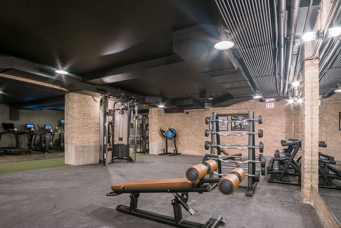 Современный и обновлённый зал в Чикаго "Duncan", имеющий огромною историю.