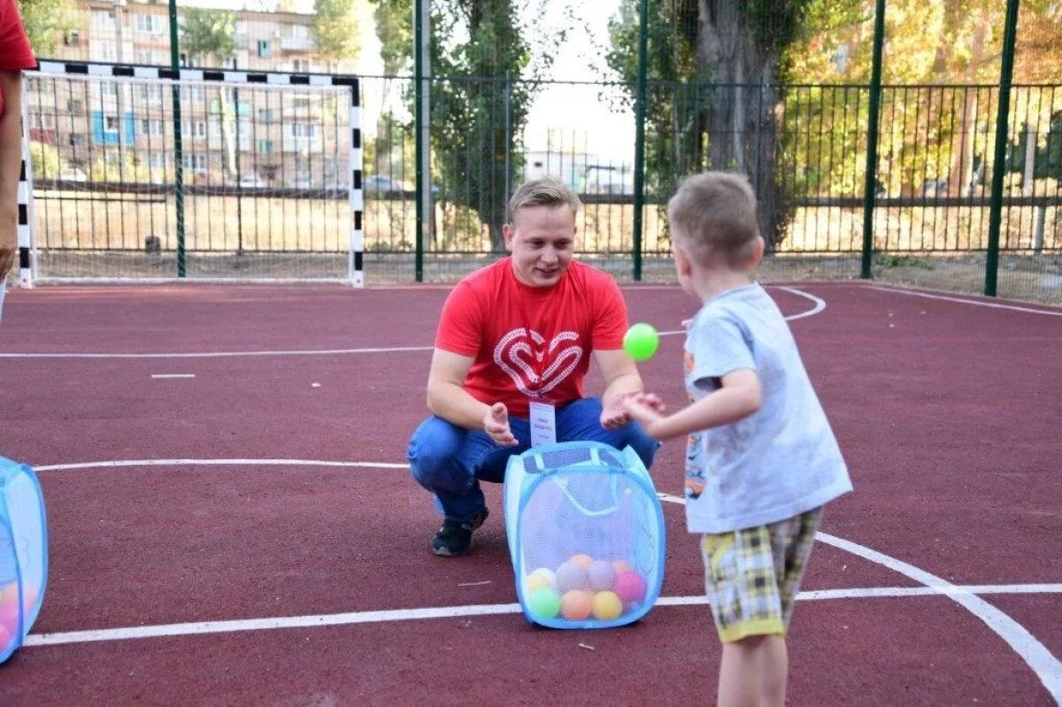    Астраханские железнодорожники помогли собрать детей в школу