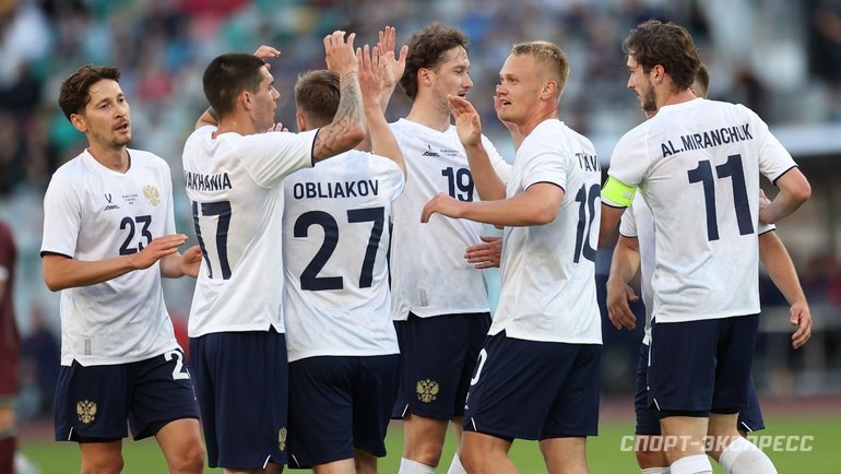    Футболисты сборной России.Александр Федоров