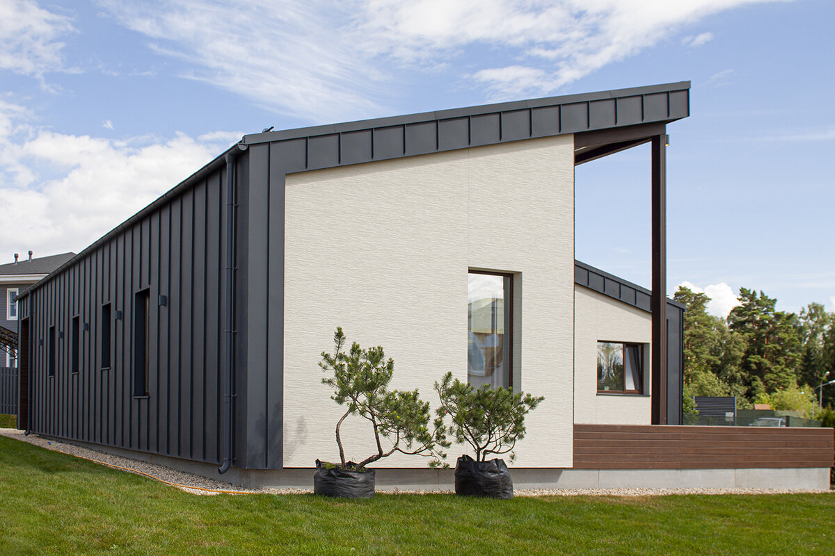 Каркасный дом на винтовых сваях КЗС (ландшафтный дизайн — еще в процессе)