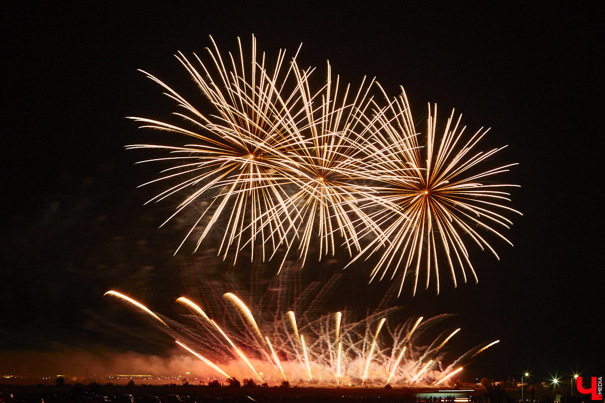 Женевский фестиваль фейерверков. Баннер на сцену праздничный. Фестиваль фейерверков ростех. Фестиваль фейерверков ростех. Где в суздале будет фестиваль фейерверков.