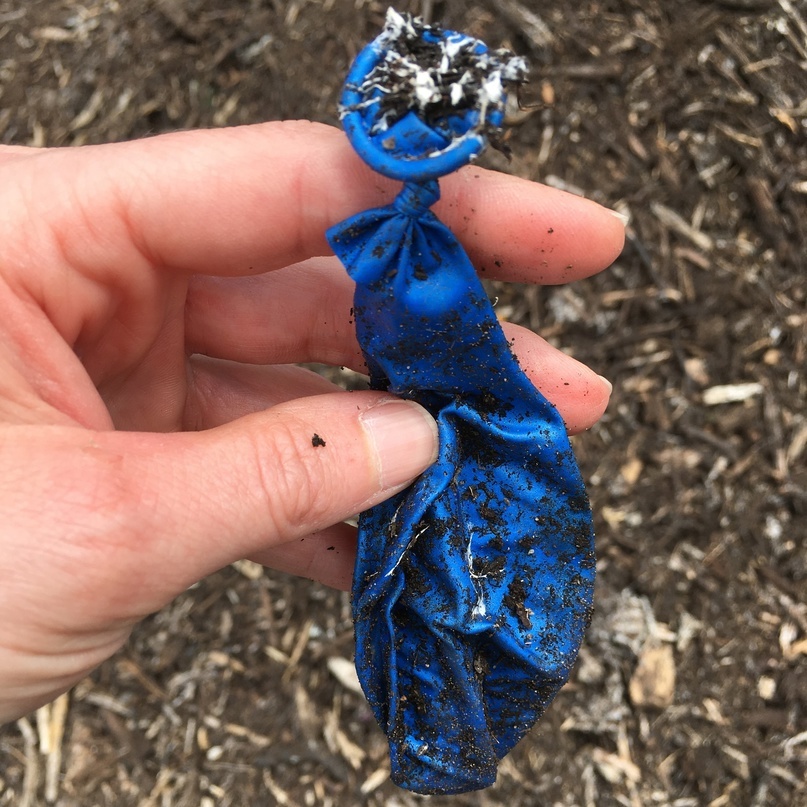 За 4 месяца с латексными шарами практически ничего не произошло.