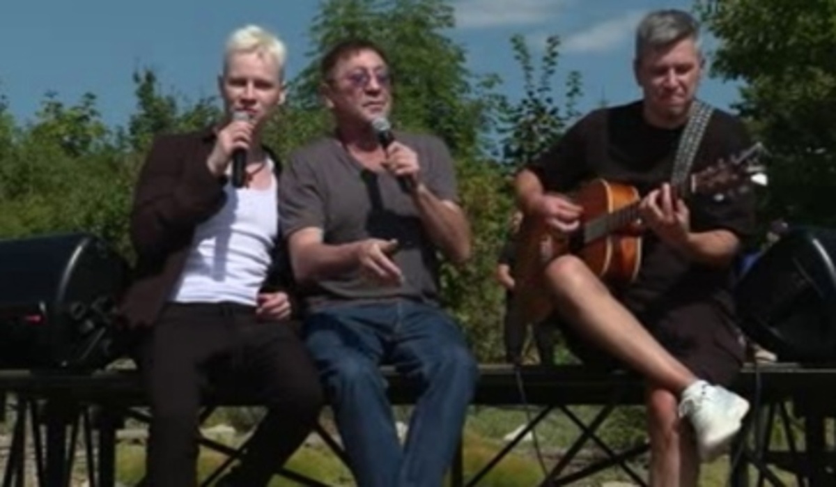     Заслуженные артисты России Шаман и Григорий Лепс приехали поддержать жителей Курской области