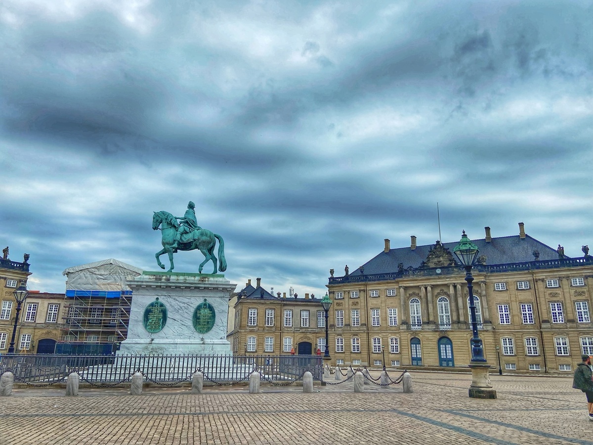 Дворец Амалиенборг
