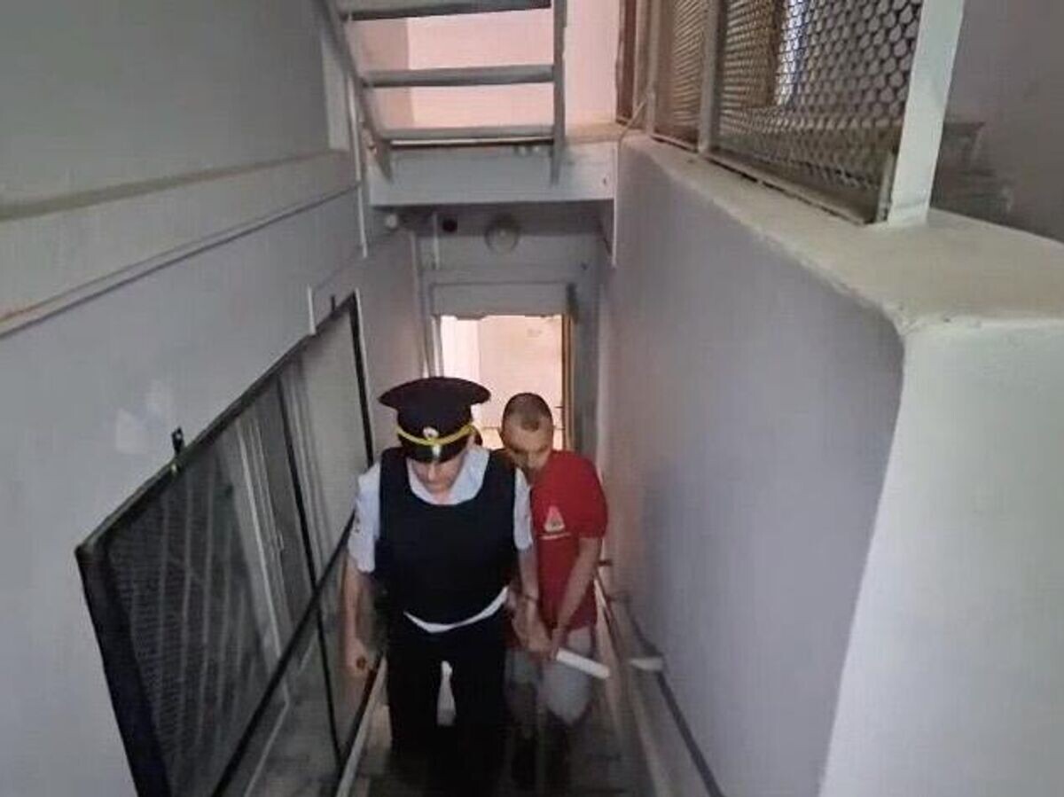    Задержание мужчины, выстрелившего в ребенка из пневматического оружия на футбольном поле в подмосковном поселке Дрожжино© Прокуратура Московской области/Telegram