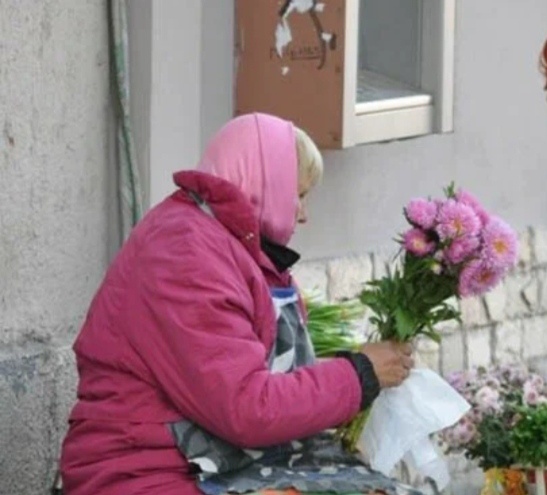 У каждой осталось по одному букету ( взято из Яндекс картинк ) 