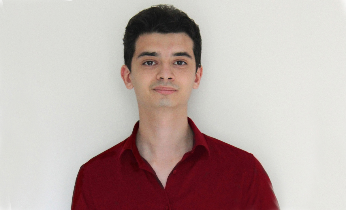 Никос Захаров