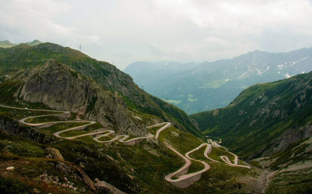 Перевал Сен-Готард. Фото с сайта https://forum.tourtrans.ru/topic/21903-esh-smotri-zhivi-ili-kak-ya-provela-tur-2am-alpyelzas-ot-09082019/page/7/. Взято с Яндекс.Картинки