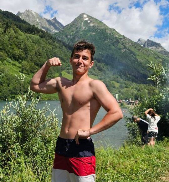 Парень круто накачался используя читинг и частичные повторения