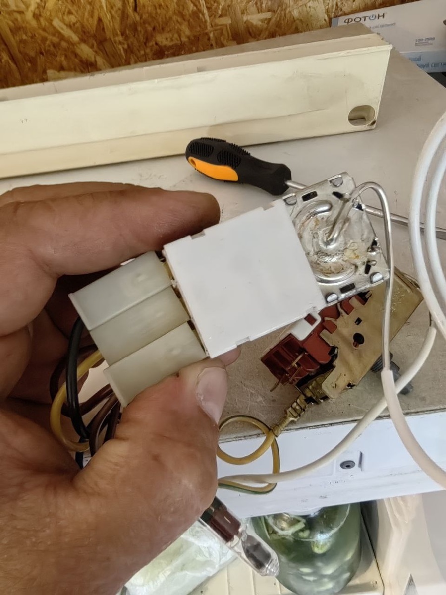 На фото мы заменили терморегулятор